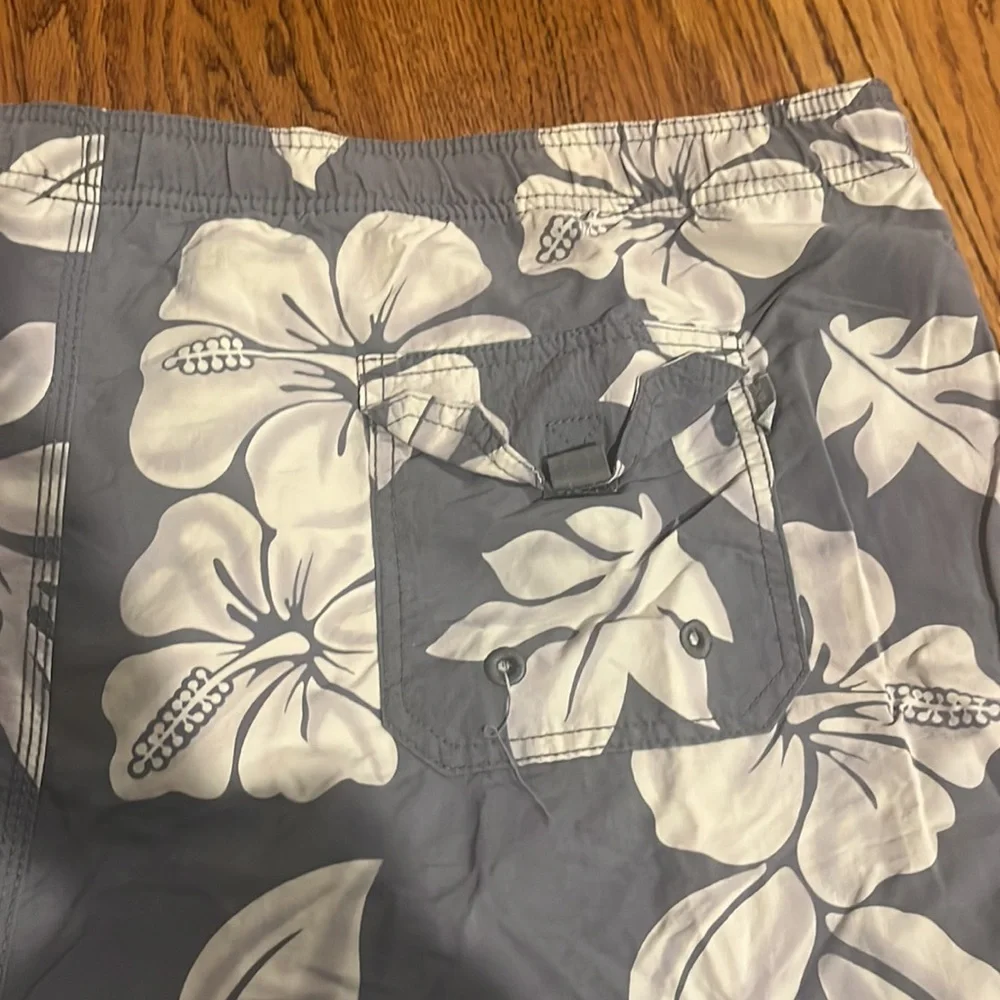 Tommy Bahama Men’s Grey Flower Swim Trunks Size XL